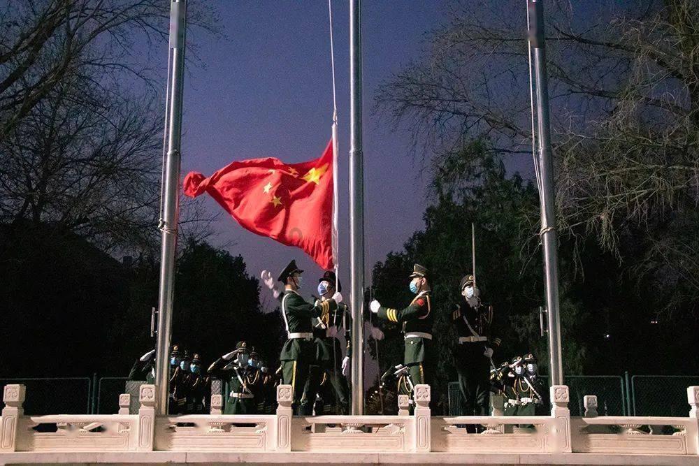 又一位美女网红自杀去世！年仅26岁